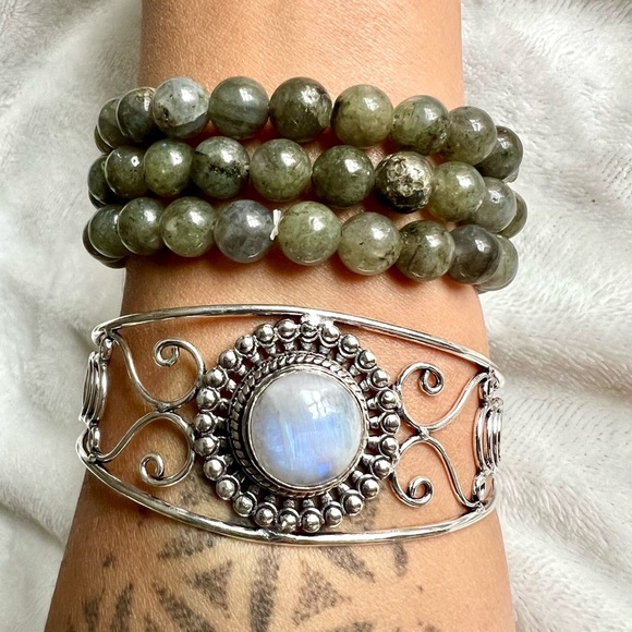 925 Mystical Gray Subtle Flash Labradorite Mala Bead Bracelet - Picture 2 of 6